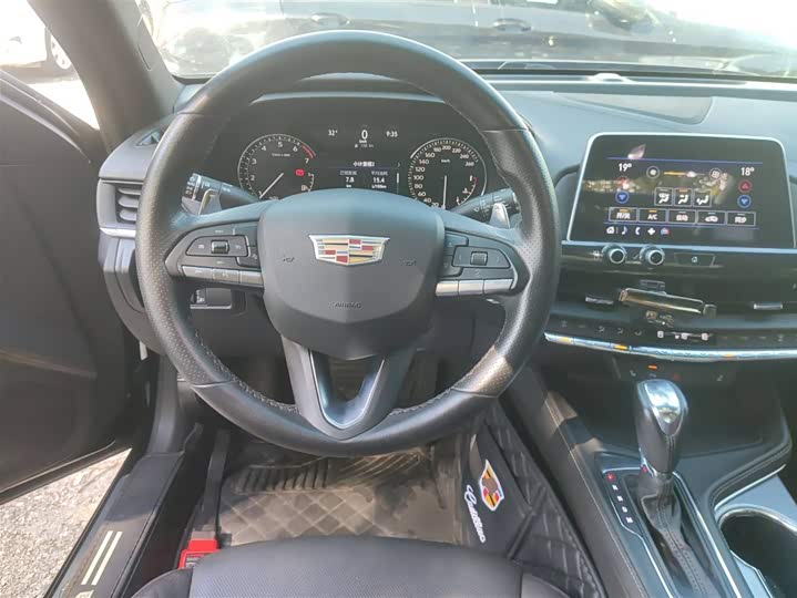 Фото 11 - Cadillac CT4