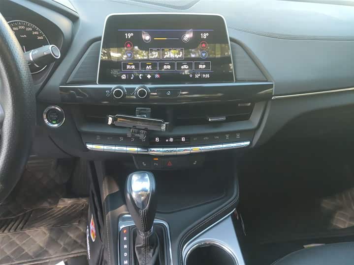 Фото 13 - Cadillac CT4