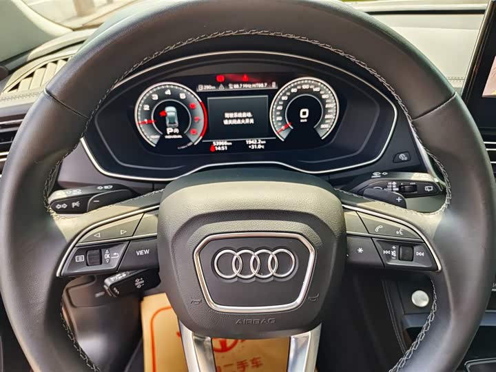 Фото 10 - Audi Q5L