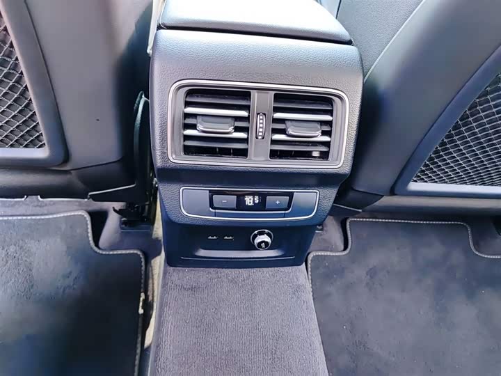 Фото 17 - Audi Q5L