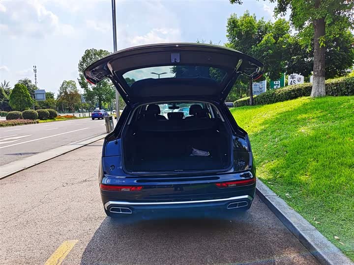 Фото 19 - Audi Q5L