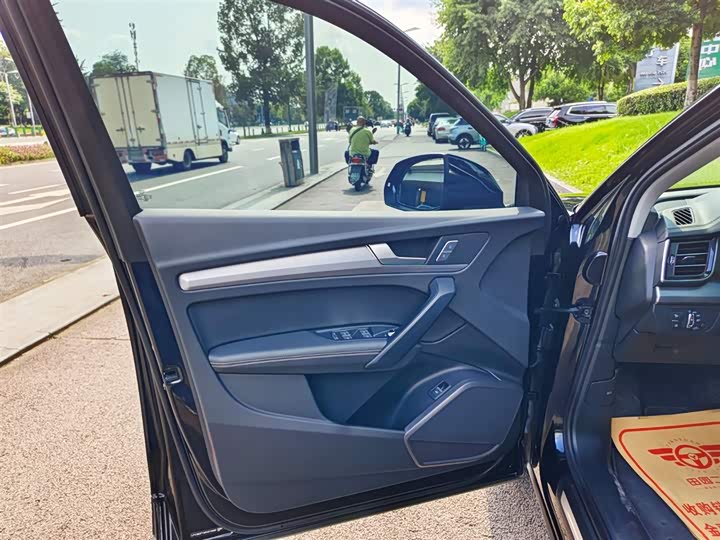 Фото 6 - Audi Q5L