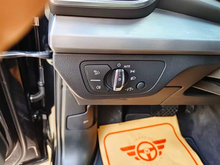 Фото 8 - Audi Q5L