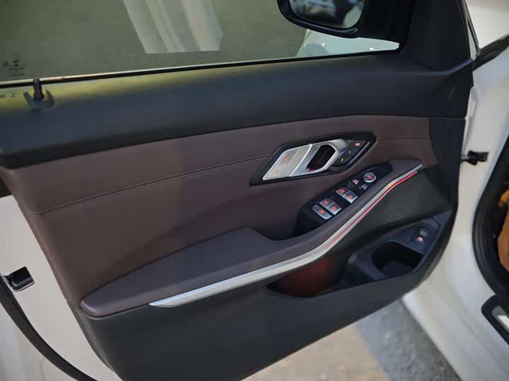 Фото 24 - BMW 3 Series