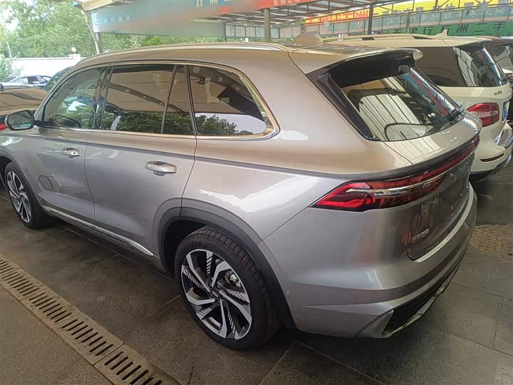 Фото 10 - Geely Monjaro