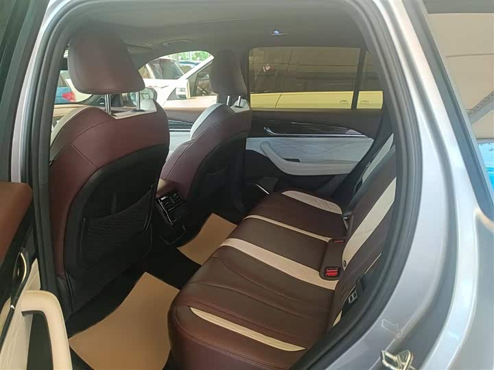 Фото 12 - Geely Monjaro