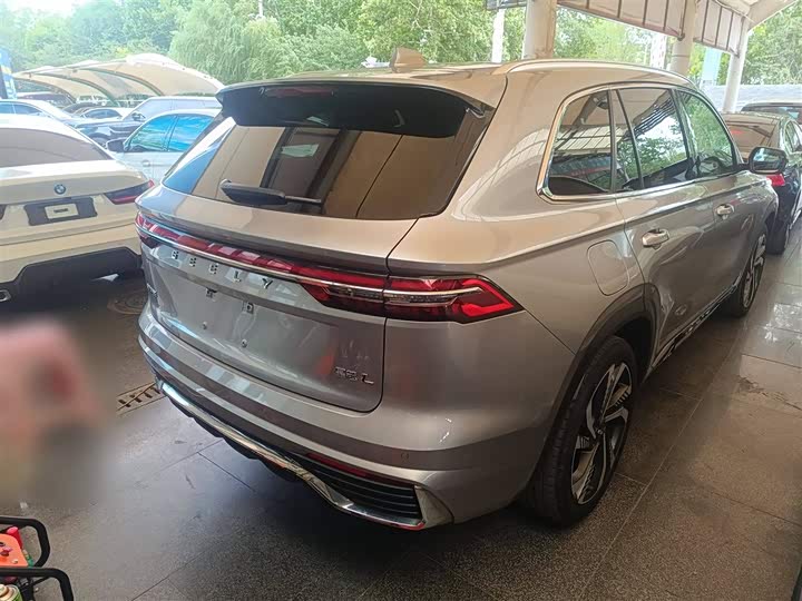 Фото 9 - Geely Monjaro