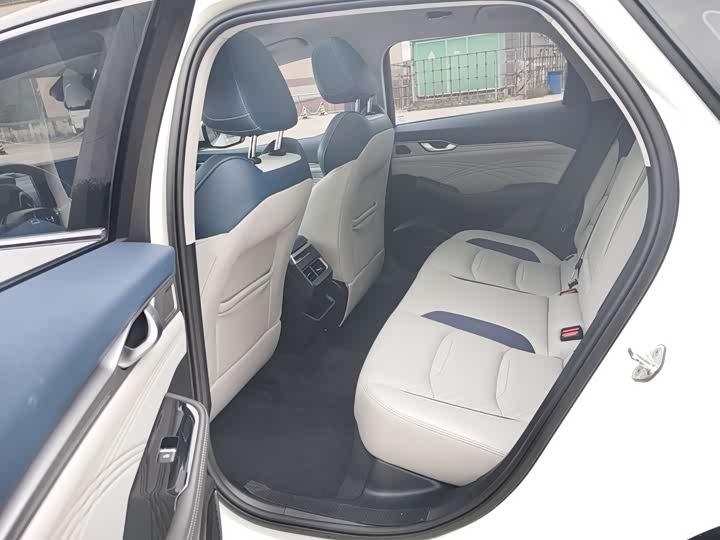 Photo 8 - Geely Preface