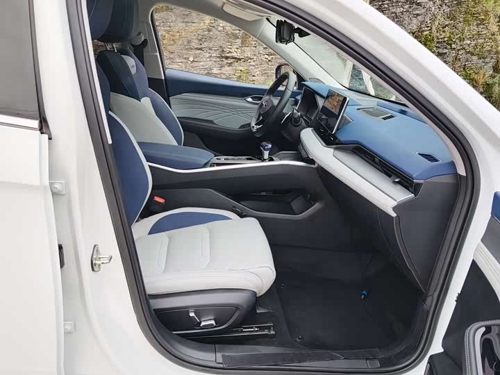 Photo 9 - Geely Preface