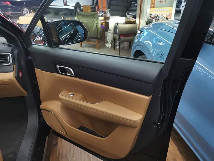 Фото 27 - LiXiang One