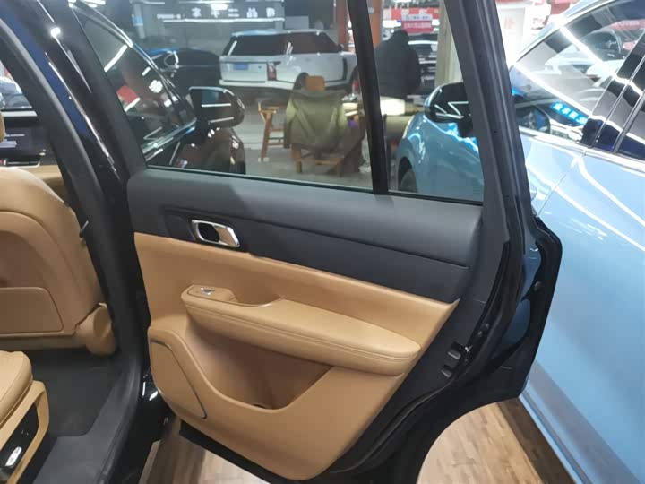 Фото 28 - LiXiang One