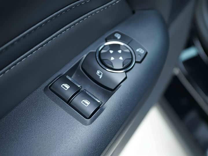 Фото 11 - Ford Mustang