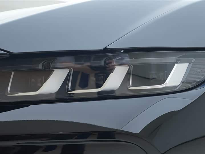 Фото 14 - Ford Mustang