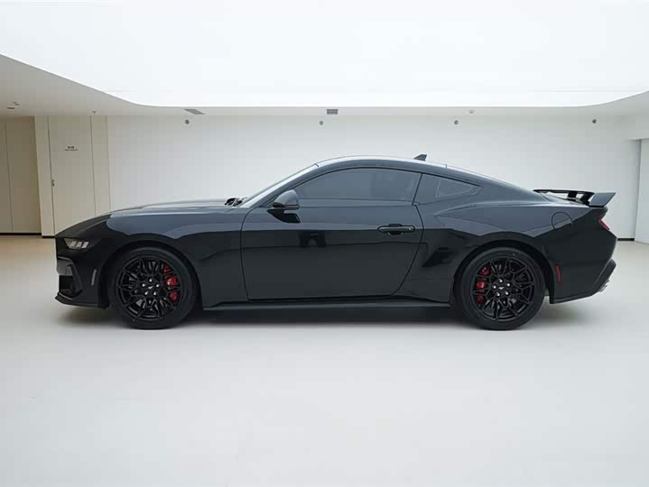 Фото 3 - Ford Mustang