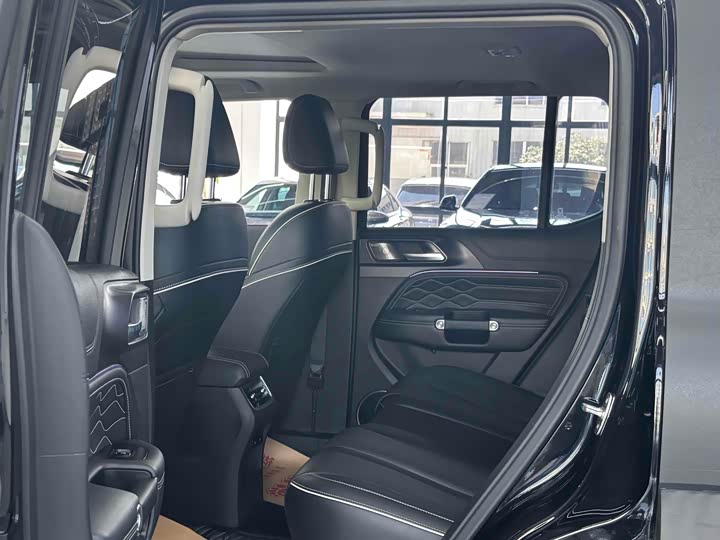 Фото 7 - Tank 300