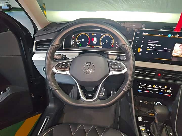 Фото 3 - Volkswagen Tiguan L Pro