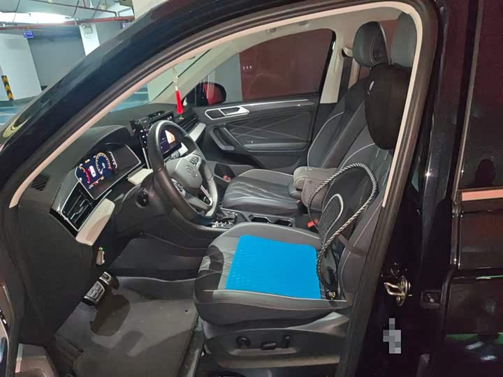 Фото 8 - Volkswagen Tiguan L Pro