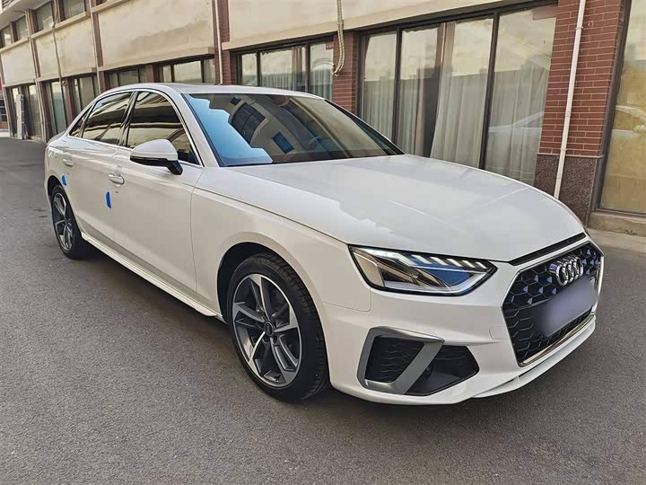 Фото 10 - Audi A4L