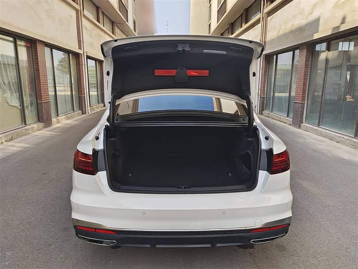 Фото 11 - Audi A4L