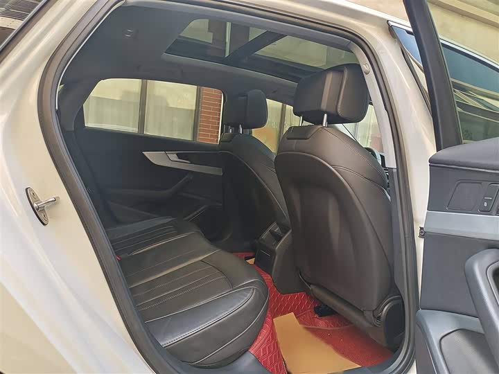 Фото 13 - Audi A4L