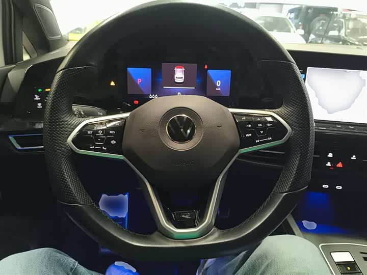 Фото 10 - Volkswagen Golf