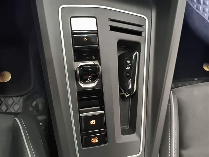 Фото 13 - Volkswagen Golf