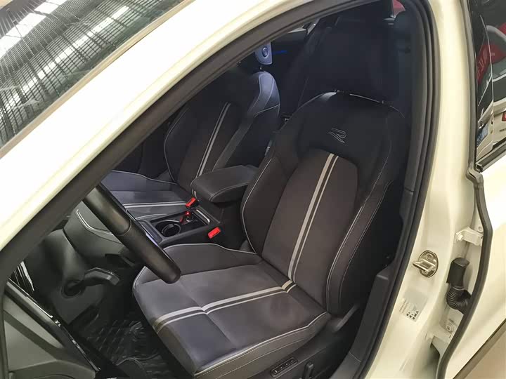 Фото 14 - Volkswagen Golf