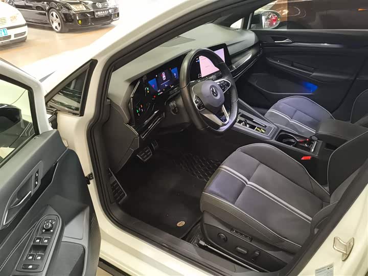 Фото 15 - Volkswagen Golf