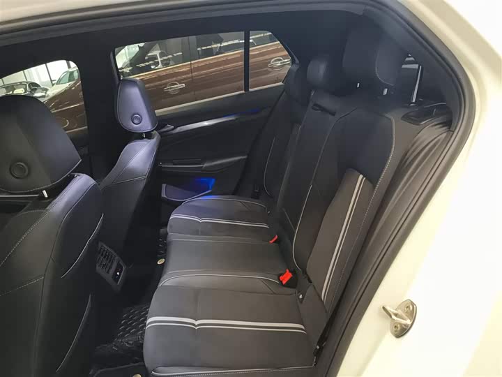 Фото 16 - Volkswagen Golf