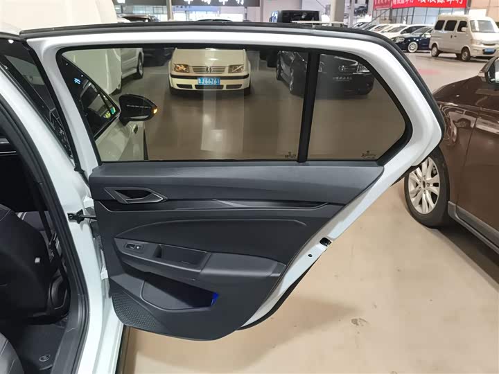 Фото 25 - Volkswagen Golf