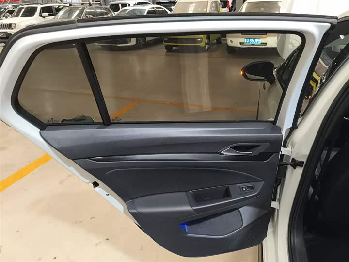 Фото 27 - Volkswagen Golf