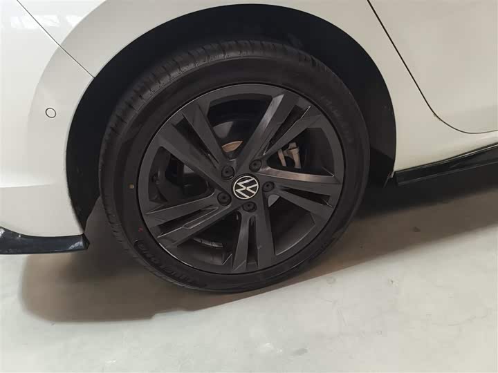 Фото 28 - Volkswagen Golf