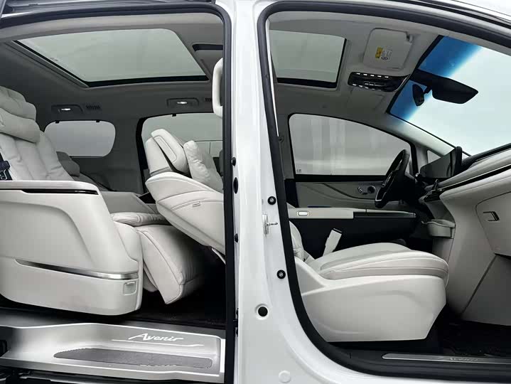 Фото 11 - Buick GL8 Hybrid