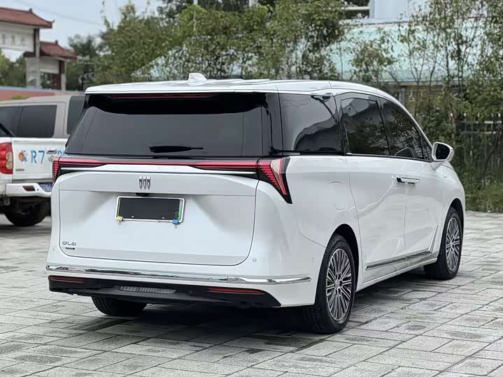 Фото 14 - Buick GL8 Hybrid