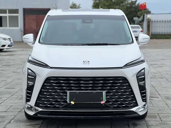 Фото 2 - Buick GL8 Hybrid