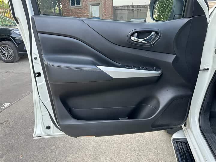 Фото 13 - Nissan Terra