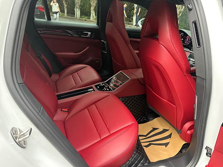 Фото 14 - Porsche Panamera