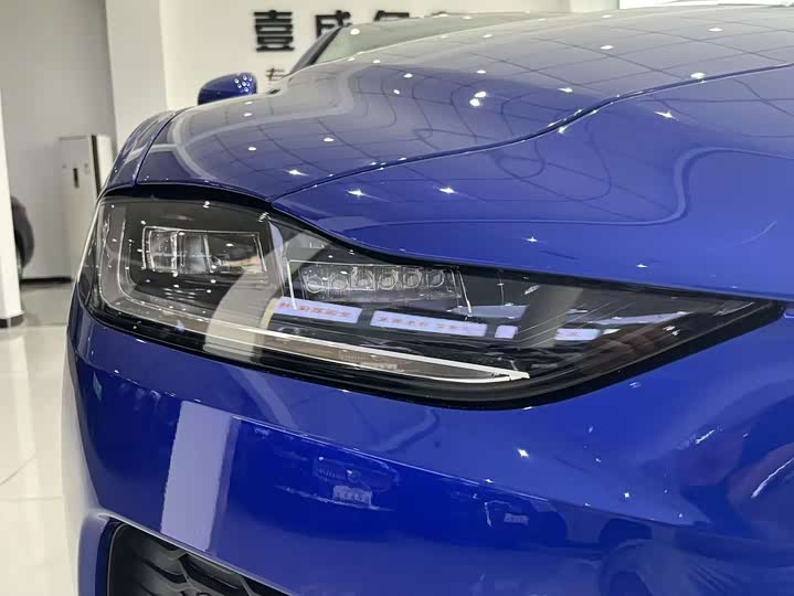 Фото 15 - Jaguar XE L