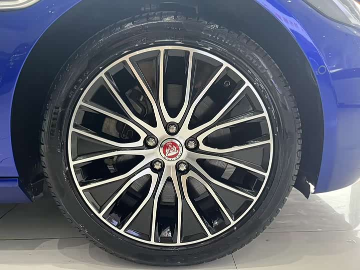 Фото 16 - Jaguar XE L