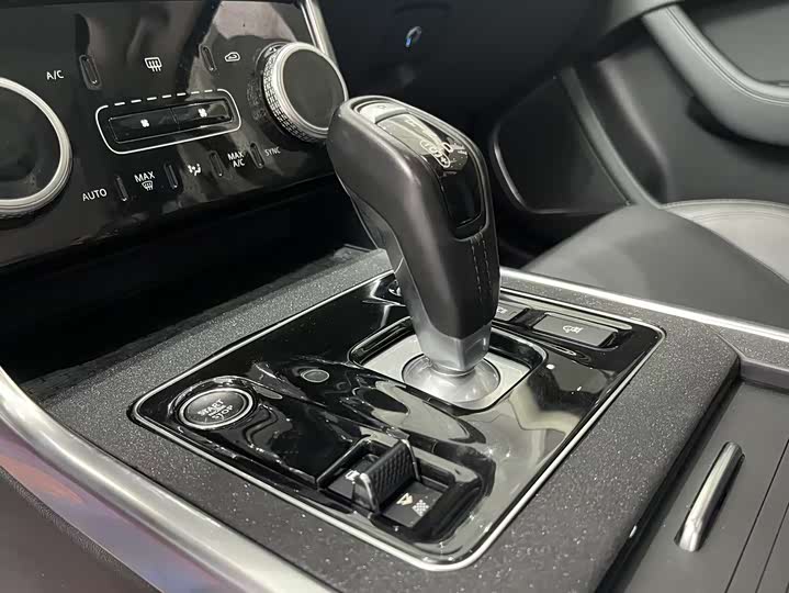 Фото 20 - Jaguar XE L