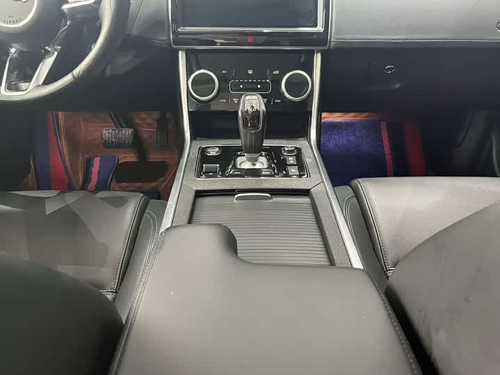 Фото 22 - Jaguar XE L