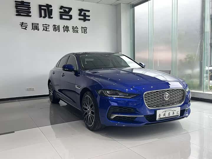 Фото 3 - Jaguar XE L