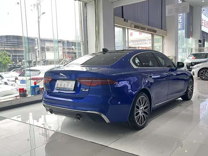 Фото 4 - Jaguar XE L