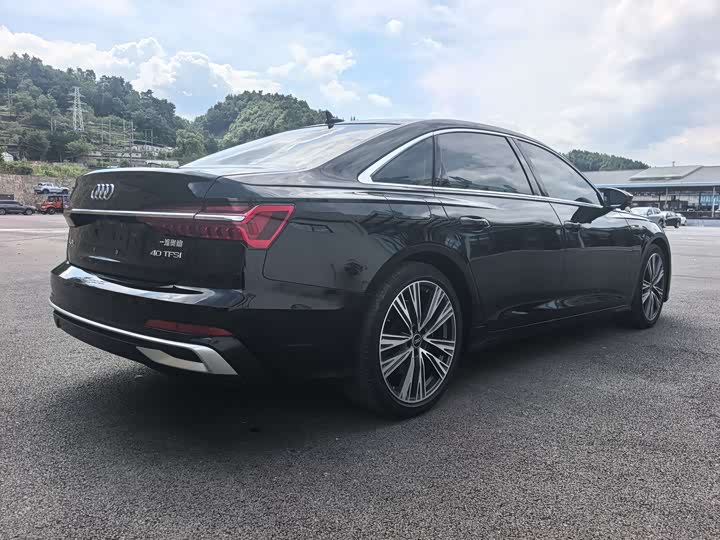 Фото 11 - Audi A6L