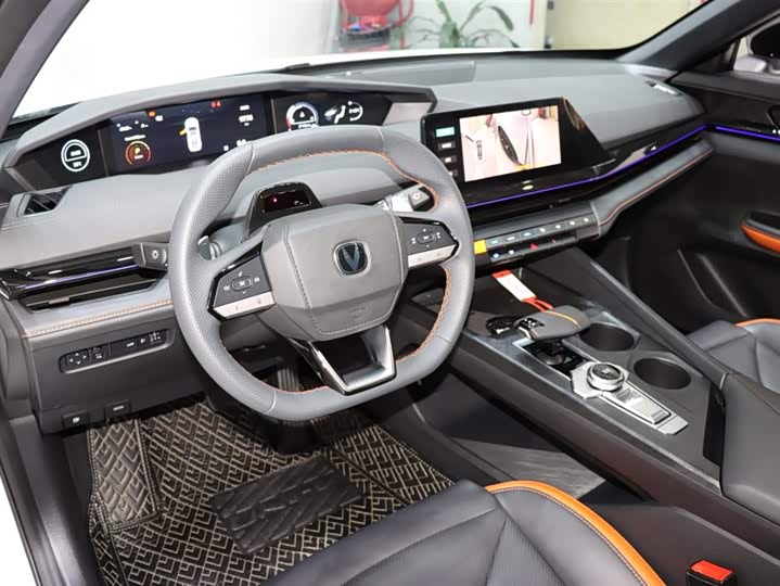 Фото 11 - Changan UNI-V