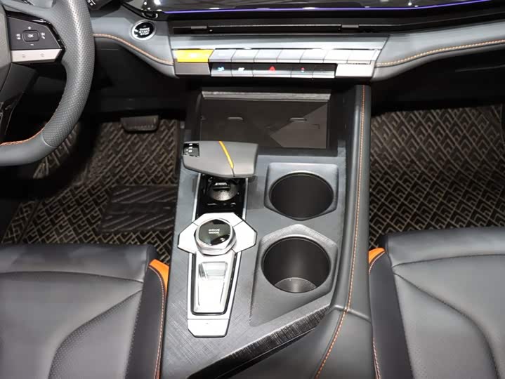 Фото 16 - Changan UNI-V