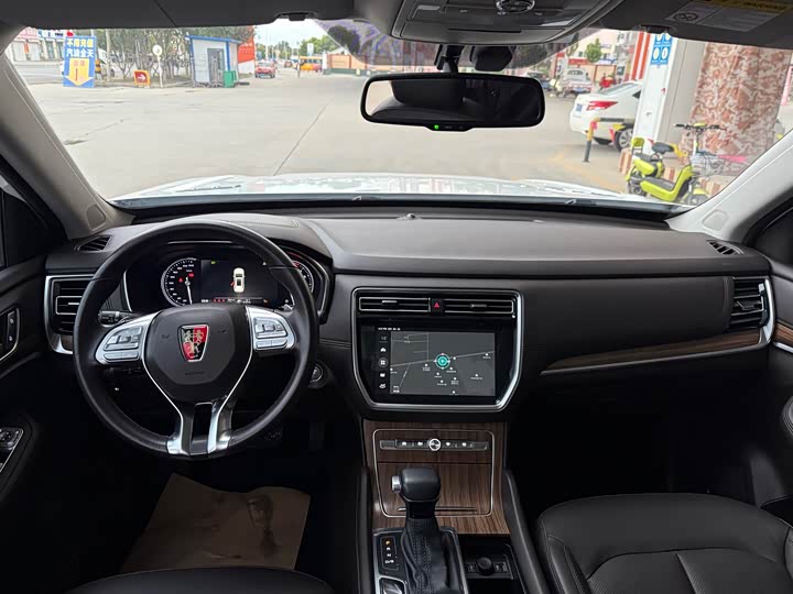 Фото 18 - Roewe RX8