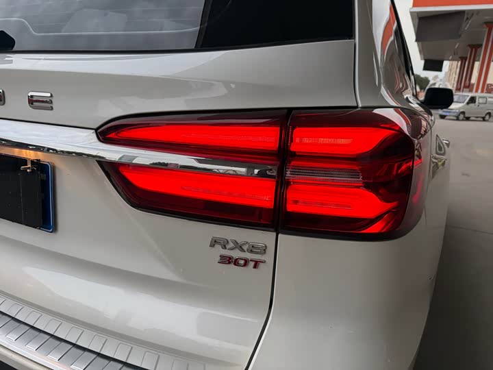 Фото 8 - Roewe RX8