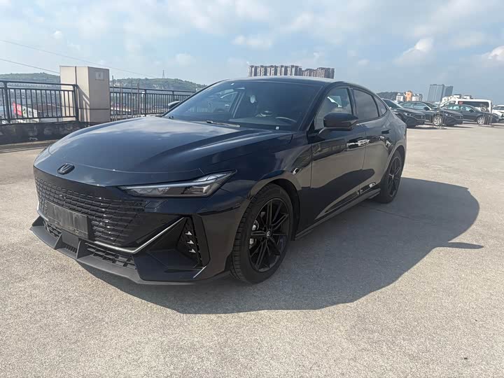 Фото 1 - Changan UNI-V