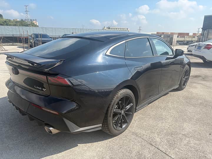 Фото 7 - Changan UNI-V